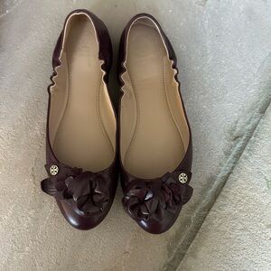 Tory Burch Blossom Ballet Flats in Port